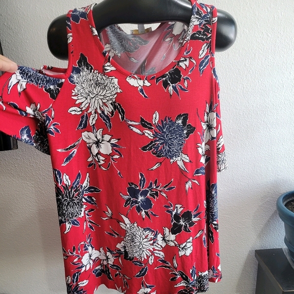 Dress Barn Tops - New with tags Dress barn womens cold shoulder top